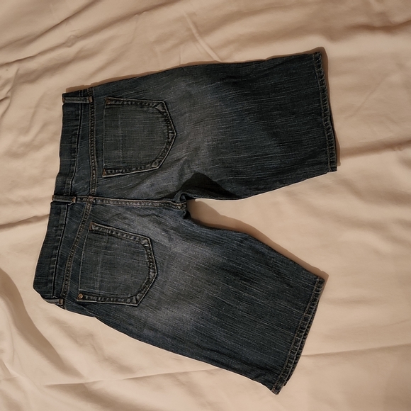 Old Navy Bermuda shorts, Size 6. - Picture 4 of 4